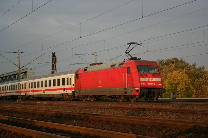 DB 101 061-0 am 18.10.2008 bei den Sderelbebrcken in Hamburg.