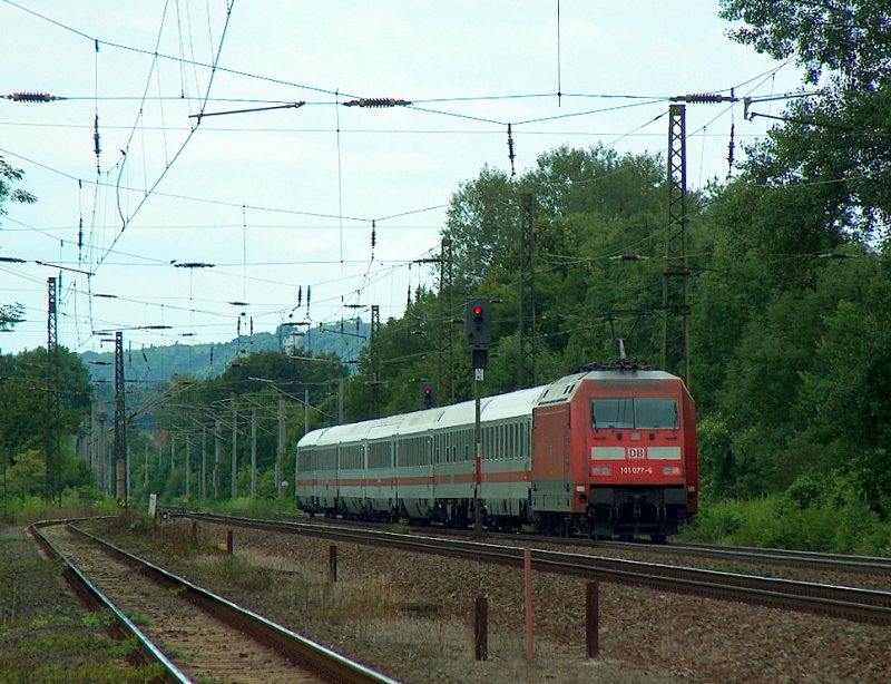 DB 101 077-6 mit dem IC 2356  Strelasund  von Ostseebad Binz nach Dsseldorf Hbf, in Naumburg (Saale); 13.07.2009