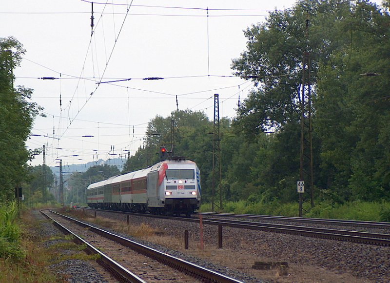DB 101 144  Hertha BSC  mit dem CNL 459  CANOPUS  + D 61459 von Zrich HB/Fulda nach Praha hl.n., in Naumburg (Saale); 14.07.2009 