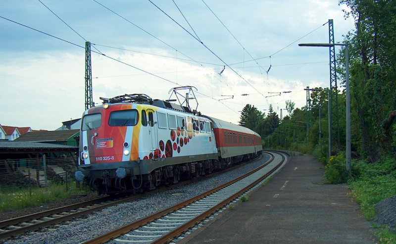 DB 110 325-8 mit dem AZ 1354 von Düsseldorf Hbf nach Narbonne, am 22.07.2009 in Erbach (Rheingau).