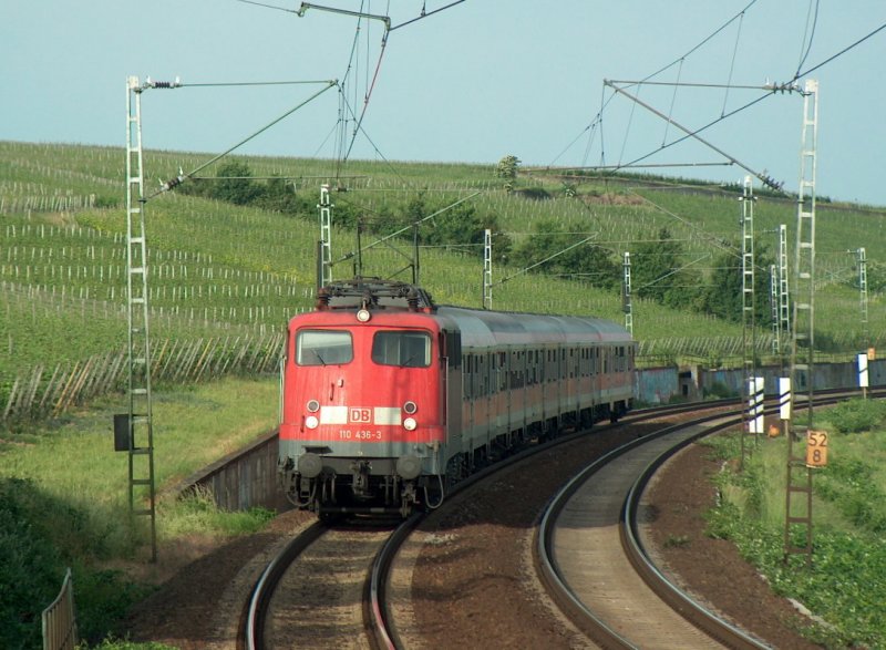 DB 110 436-3 mit dem RE 15428 von Frankfurt (M) Hbf nach Koblenz Hbf, bei Hattenheim; 28.05.2008