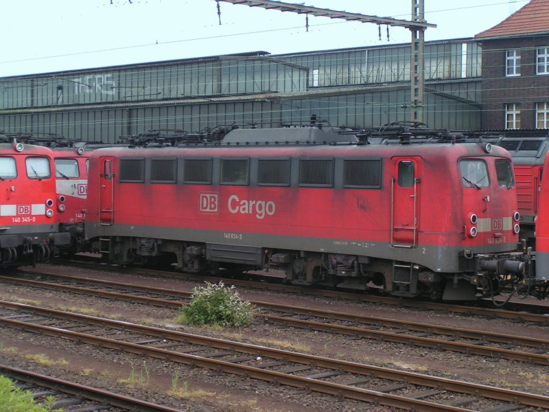 DB 110 834-3 abgestellt im Hauptbahnhof Wanne-Eickel am 31.05.2004.
