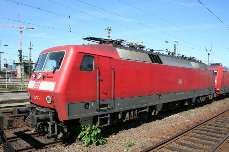 DB 120 122-7 am 13.9.2008 im Leipziger Hbf.

