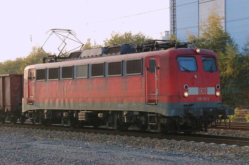 DB 139 132-5 mit Gterzug in Datteln am 15.10.2007.