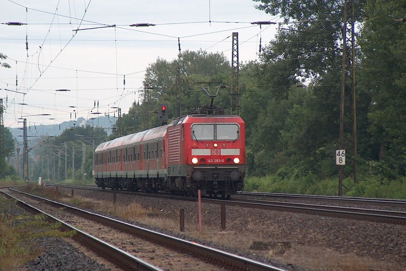 DB 143 283-0 mit der RB 26506 von Saalfeld (Saale) nach Halle (Saale) Hbf, in Naumburg (Saale); 14.07.2009