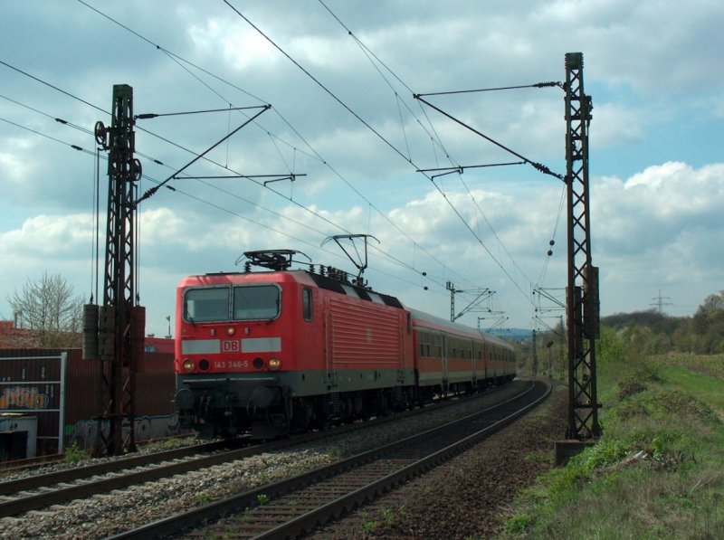DB 143 346-5 mit RB 15527 von Koblenz Hbf nach Wiesbaden Hbf in Wiesbaden-Biebrich; 15.04.2008