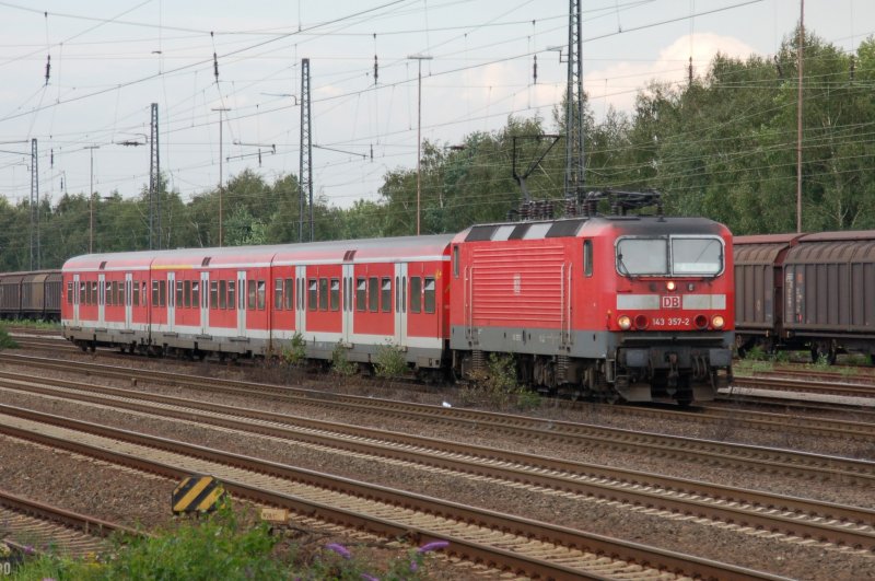 DB 143 357-2 bei der Einfahrt in Recklinghausen Sd am 17.08.2007 als S2 mit nchstem Ziel Dortmund Hbf.