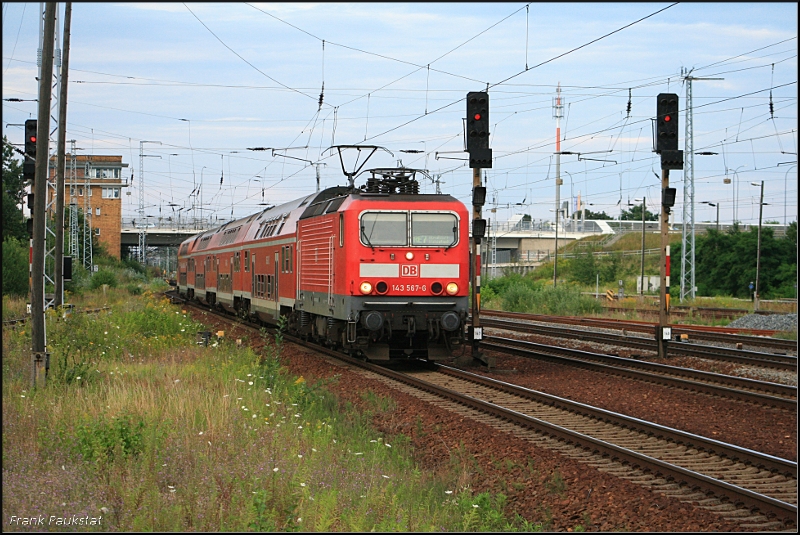 DB 143 567-6 mit dem RE7 nach Wnsdorf-Waldstadt (Berlin Schnefeld, 01.08.2009)