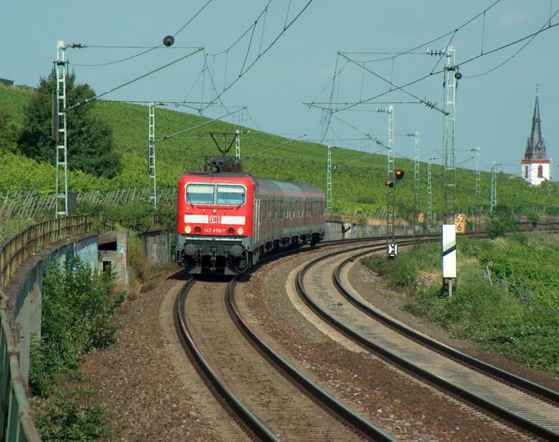 DB 143 678-7 mit der RB 15534 von Wiesbaden Hbf nach Koblenz Hbf bei Hattenheim; 23.07.2008 