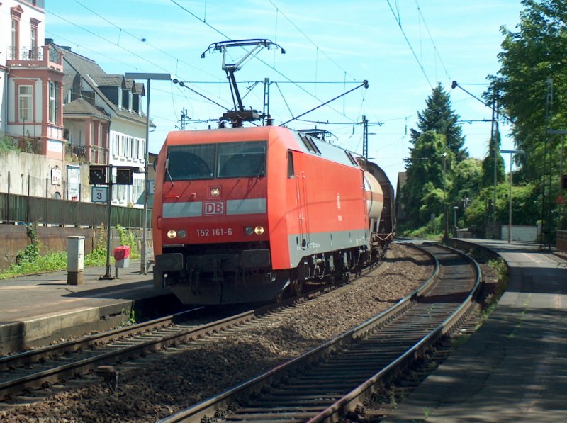 DB 152 161-6 mit einem gemischten Gterzug Richtung Koblenz, in Hattenheim; 26.06.2008