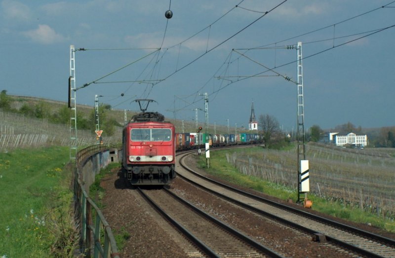 DB 155 178-7 mit einem gemischten Gterzug Richtung Koblenz, bei Hattenheim; 23.04.2008