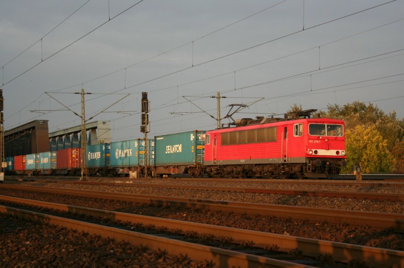 DB 155 239-7 am 18.10.2008 bei den Sderelbebrcken in Hamburg.