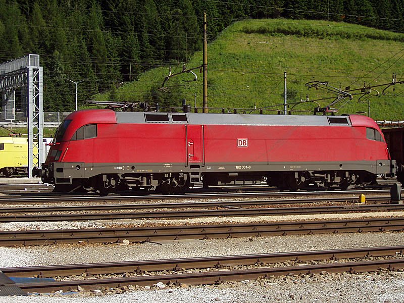 DB 182 001-8 im Ausland auf der Brenner-Passhhe, 19. Juli 2003