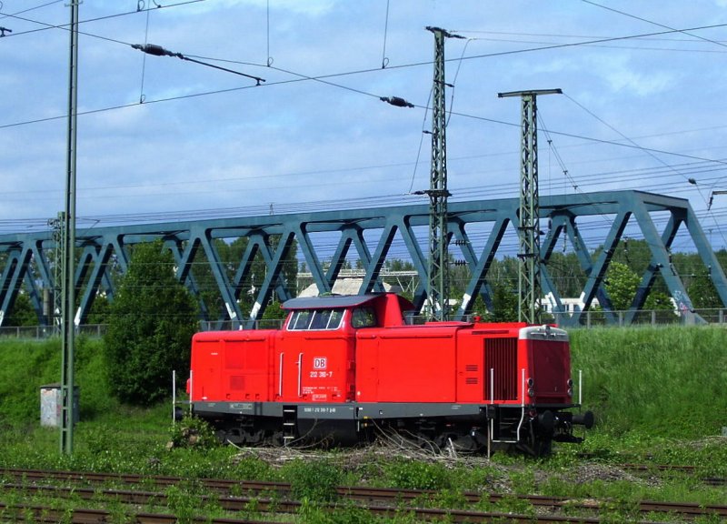 DB 212 310-7 in Wiesbaden-Ost Gbf; 16.05.2009