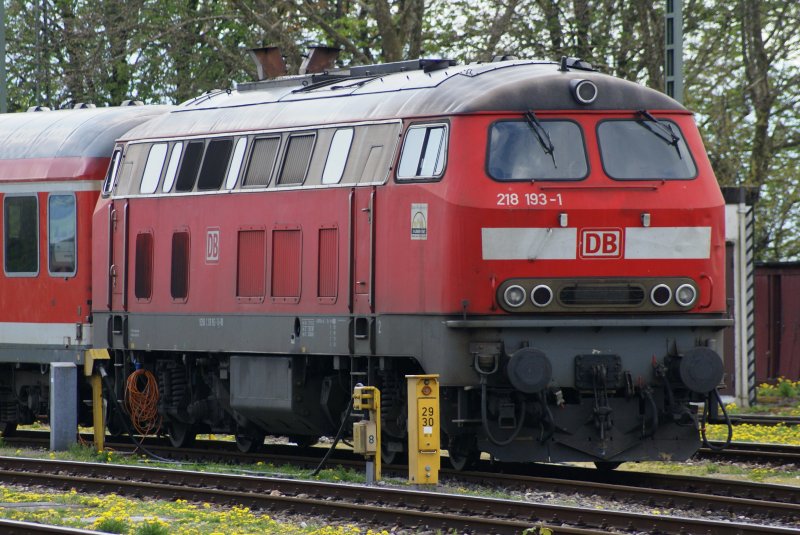DB 218193-1 wartet in Lindau am 18.04.2009 auf neue Aufgaben.