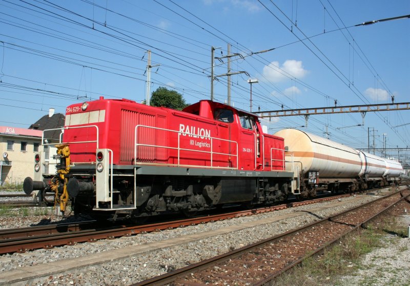 DB 294 629-1 bei Rangierarbeiten am 27.8.2008 in Pratteln. 
