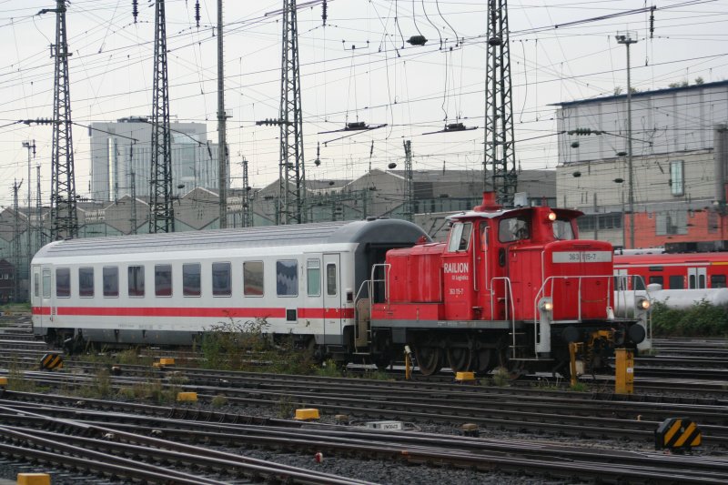 DB 363 115-7 bei Rangierarbeiten am 12.9.2008 in Frankfurt(M).