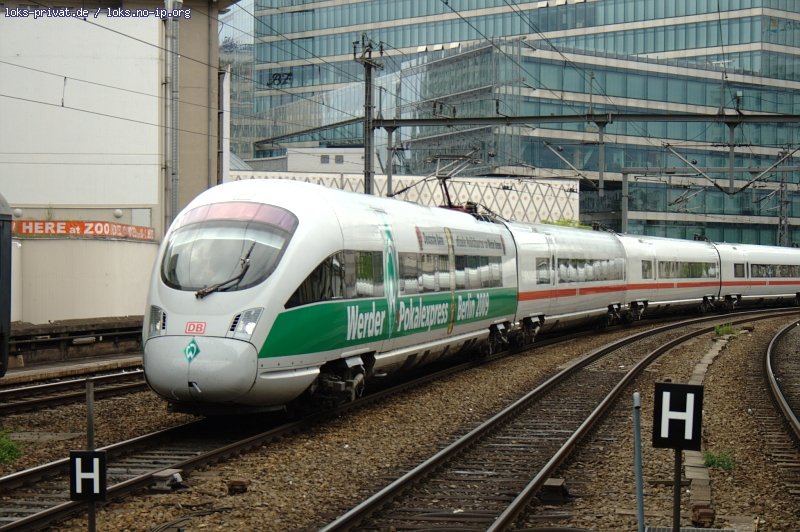 DB 411 065-5 (TZ1161) zum Pokalfinale der Herren in Berlin. Das wird man wohl so nicht mehr sehen (Berlin Zoologischer Garten, 30.05.2009).