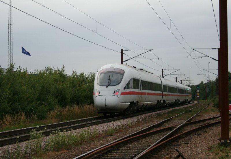 DB 605 504-0 bei der Ausfahrt aus Padborg am 39.6.2008.