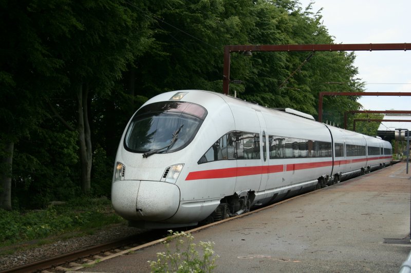 DB 605 506/006 am 18.5.2008 bei der Ausfahrt aus Fredericia.
