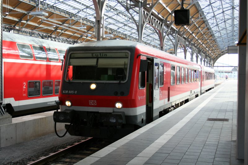 DB 628 685-0 am 29.6.2008 im Lbecker Bahnhof.