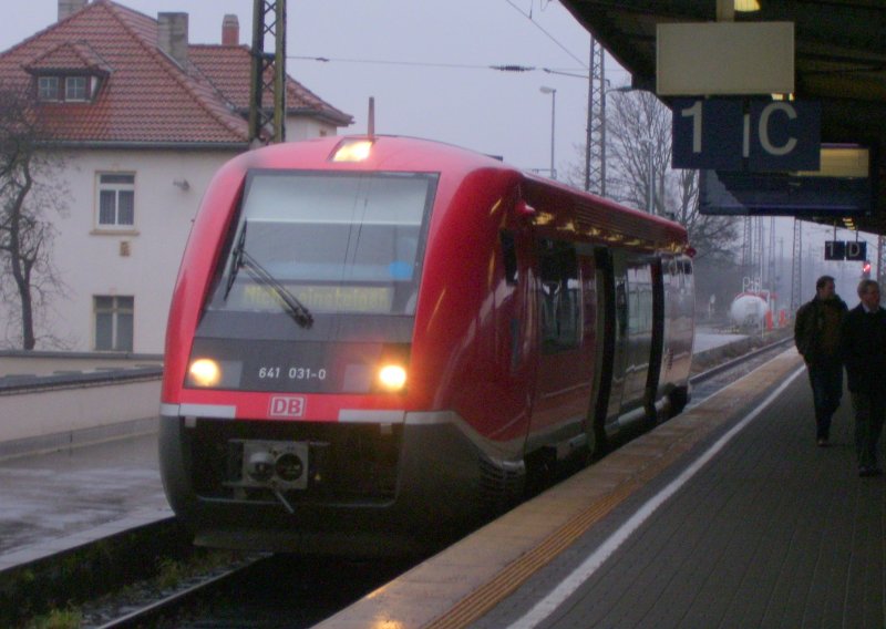 DB 641 031-0 als RB von Kranichfeld bei der Ankunft im Zielbahnhof Weimar; 27.01.2008
