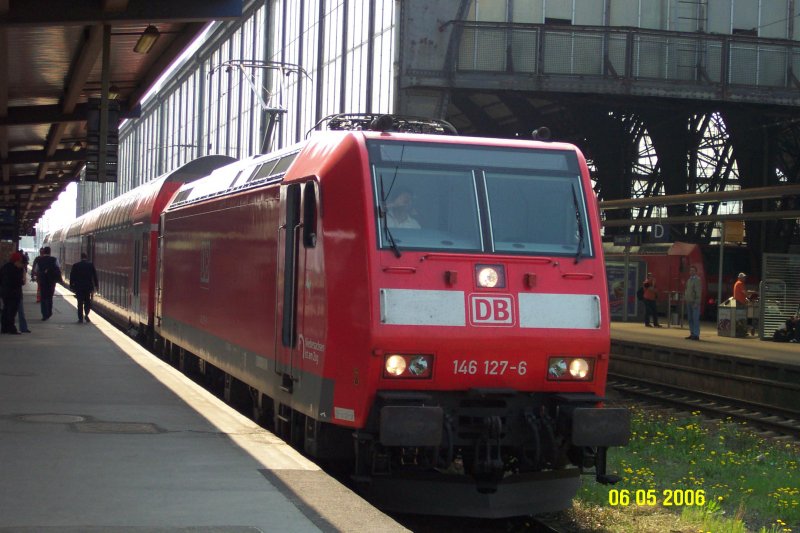 DB AG-Ellok 146 127-6 mit RegionalExpress in Bremen Hbf.