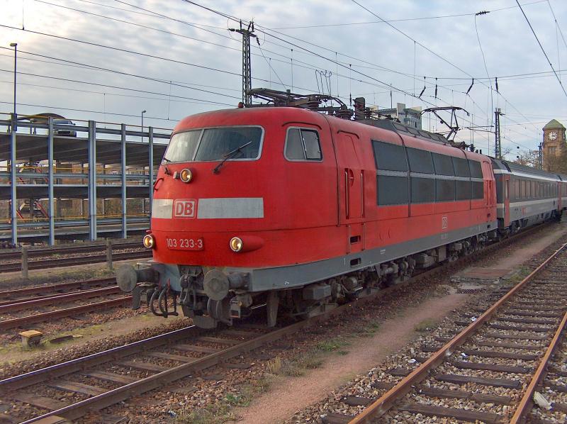 DB BR 103 233-3 am 15.11.03 in Basel Bad Bf 