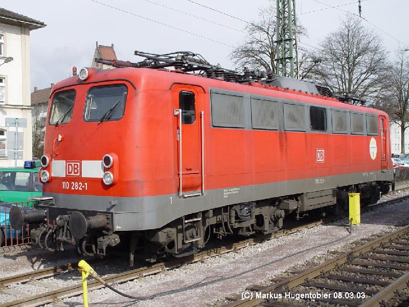 DB BR 110 282-1 abgestellt am 08.03.03 in Singen (Htw)