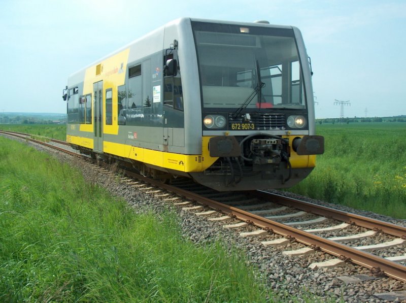 DB Burgenlandbahn 672 903-7  Stadt Braunsbedra  als RB 25983 von Nebra nach Zeitz, bei Karsdorf; 15.05.2008