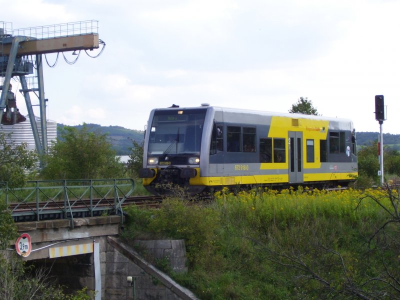 DB Burgenlandbahn 672 918-0  Finnebahn  als RB 26972 von Naumburg (Saale) Ost nach Nebra bei der Einfahrt in den Bahnhof Laucha (Unstrut); 18.08.2007