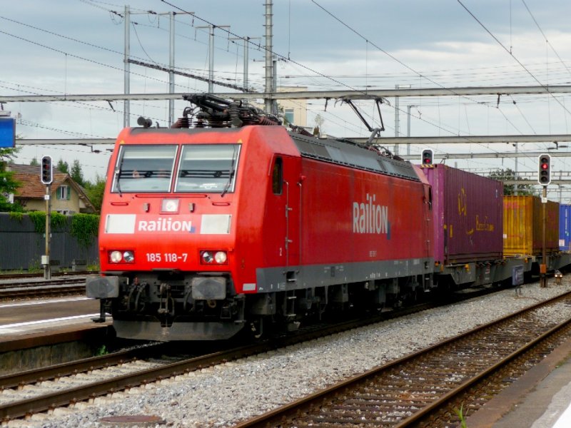 DB - E 185 118-7 Unterwegs in der Schweiz mit Gterzug bei der durchfahrt in Bahnhof Wohlen am 05.09.2008