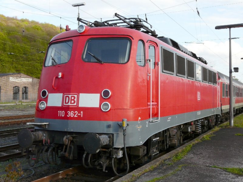 DB - E-Lok 110 362-1 Abgestellt im Bahnhofsareal von Dillenburg am 02.05.2008