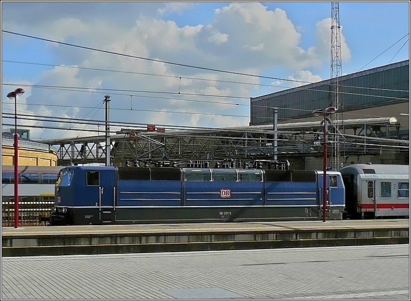 DB E-Lok 181 201-5 verlsst mit ihren Zug am 04.10.08 den Bahnhof von Luxemburg in Richtung Emden. (Hans)