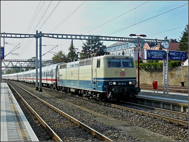 DB E-Lok 181 211-4 kommt am 19.10.08 aus Luxemburg und fhrt in den Bahnhof von Wasserbillig ein, um nach kurzem Halt ihre Reise nach Norddeich Mole fortzusetzen. (Hans)