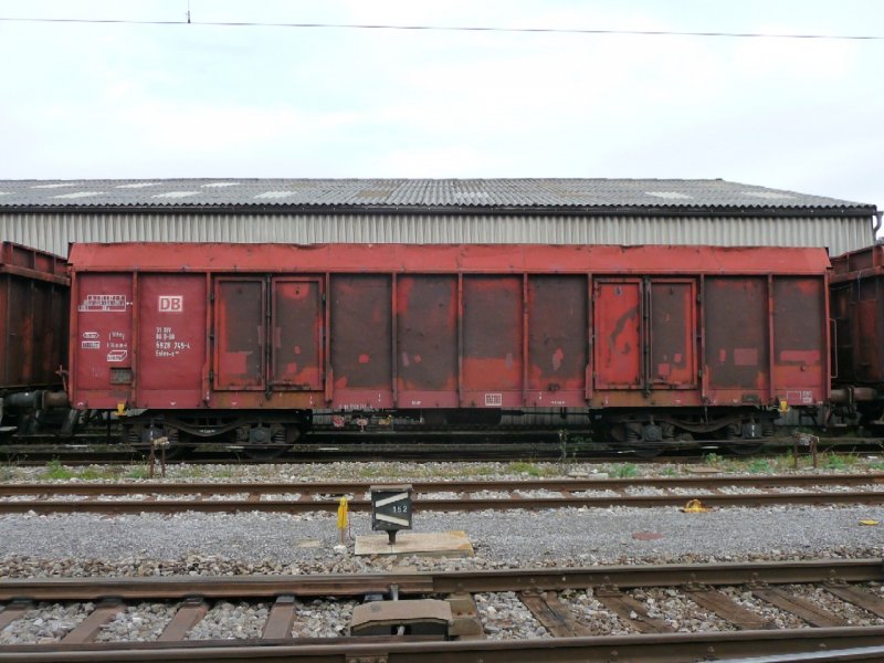DB - Gterwagen Ealos-x 31 80 592 8 745-4 im SBB Gterbahnhof von Biel / Bienne am 02.11.2008