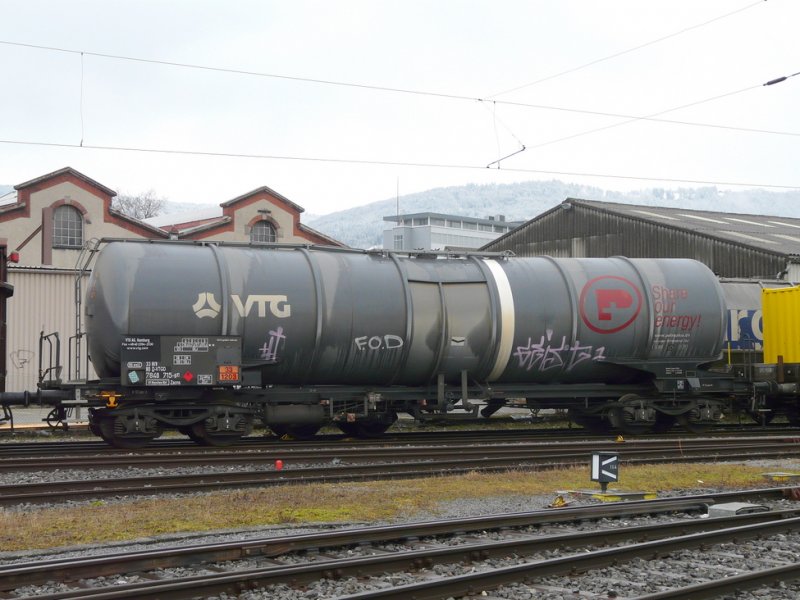 DB - G�terwagen Typ  Zacns 33 80 784 0 715-6 abgestellt im SBB G�terbahnhof von Biel/Bienne am 08.02.2009