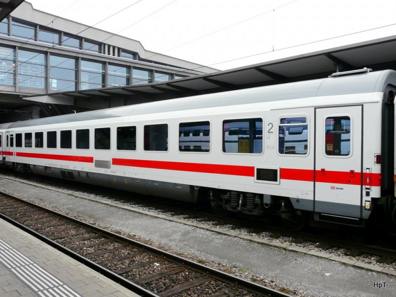 DB - IC Reisezugwagen 2 Kl Typ  Bvmsz 61 80 21-90 354-6 im Bahnhof Basel SBB am 28.06.2009