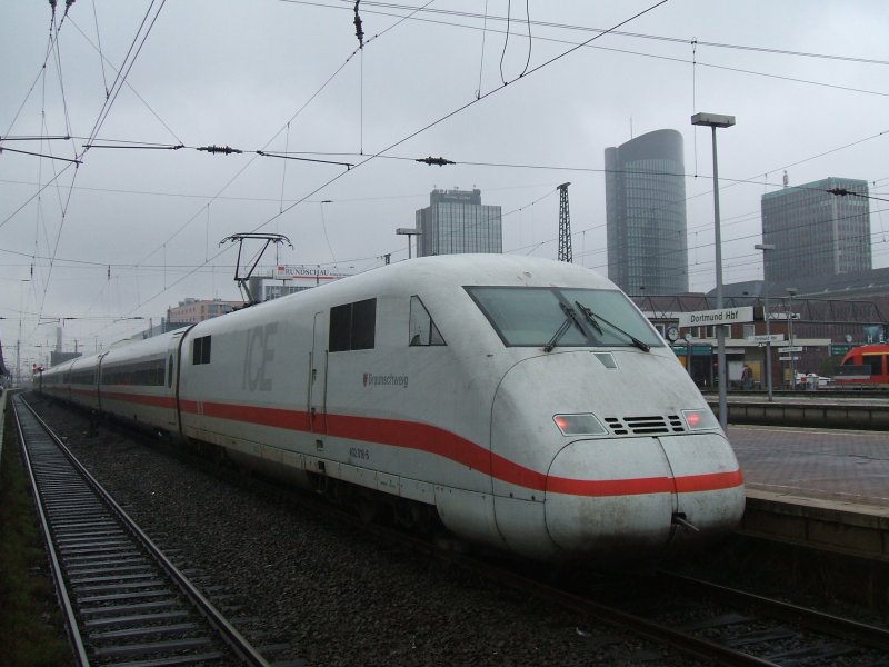 DB ICE 2  Braunschweig  mit TK 402018-6 im Schub nach
Berlin Ostbahnhof.(29.09.2007)