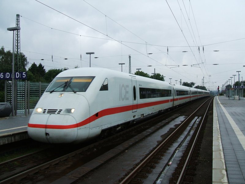 DB ICE 2  Essen  von Kln/Bonn nach Berlin Ostbahnhof bei der
Einfahrt im Bochumer Hbf.(02.09.2007)