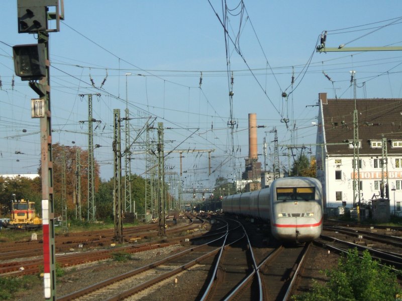 DB ICE 2  Meiningen  von Berlin Ostbahnhof nach Kln/Bonn
Flughafen erreicht Dortmund Hbf .(13.10.2007) 
