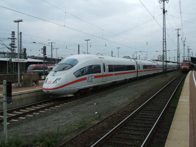 DB ICE 3  Solingen  Steuerwagen 403 522-6 ,der angekoppelte 403
war  Offenburg ,bei der Ausfahrt aus Dortmund Hbf.,Leerfahrt rechts im Bild BR 120 156-5 mit IC 2017 nach Mnchen.(28.09.2007)