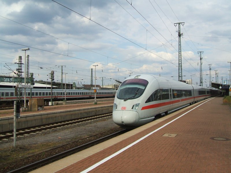 DB ICE T mit TK 411 058-1 als ICE1758 in Dortmund Hbf.
bei der Ausfahrt nach Kln 