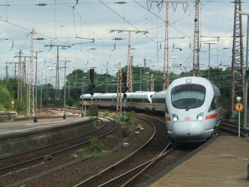 DB ICE TD 605 fhrt als  IC 1846  ,von HH Altona nach Kln Hbf.
in Essen Hbf. , Gleis 1 ein.2x4 Einheiten (03.08.2007)