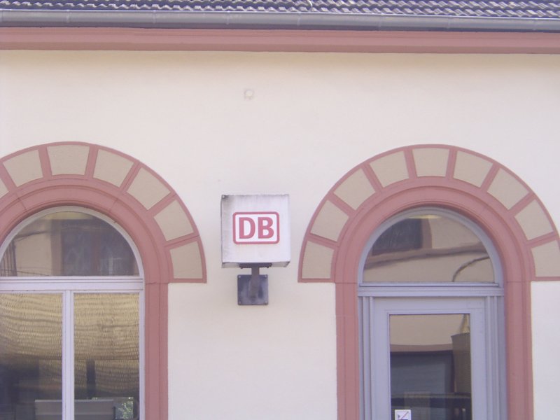 DB-Keks am Bhf Hausach/Schwarzwald.