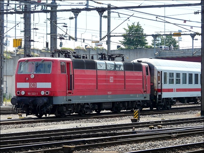 DB Lok 181 222-1 wird mit ihren Wagen im Bahnhof von Luxemburg zum Bahnsteig gedrckt, um spter nach Emden zu fahren. 08.06.08