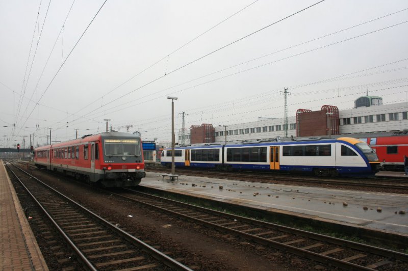 DB Regio 628 639-7 und Lausitzbahn VT 613 am 13.12.2008 (letzten Einsatztag) im Bahnhof Cottbus
