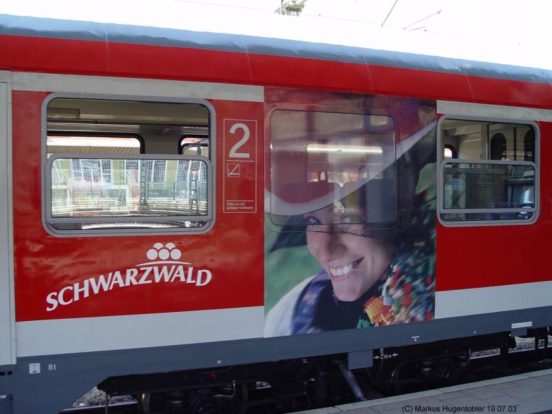 DB Regiowagen ABnrz 50 80 31-34 360-3 macht werbung fr den Schwarzwald am 19.07.03 in Singen (Htw)