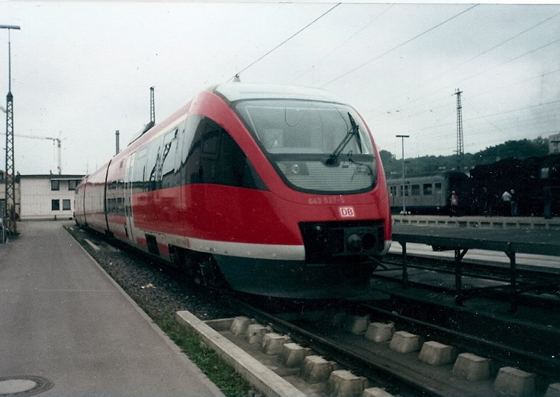 DB-Talenttriebwagen 643 527 im Oktober 2000 in Kaiserslautern.