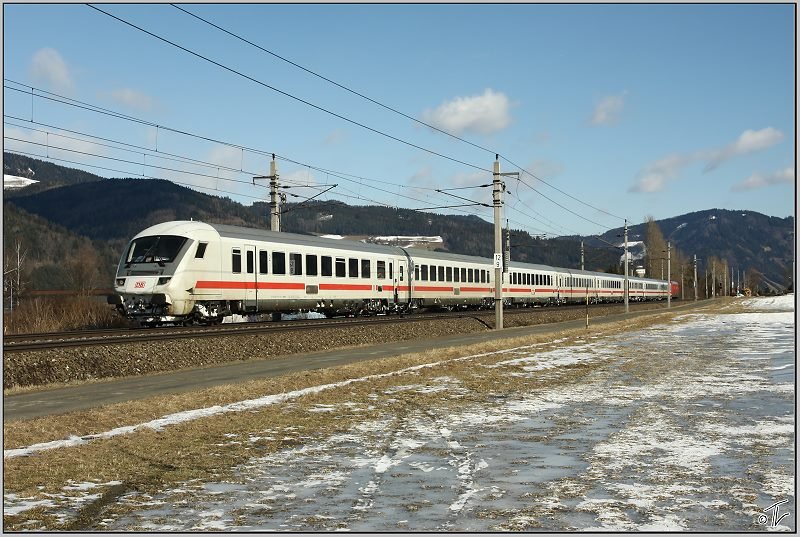 DB Wendezug IC 316 von Graz nach Saarbrcken wird geschoben von der E-Lok 101 093.
Leoben 15.02.2009